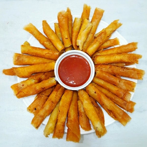 traditional egg roll (lumpiang shanghai)